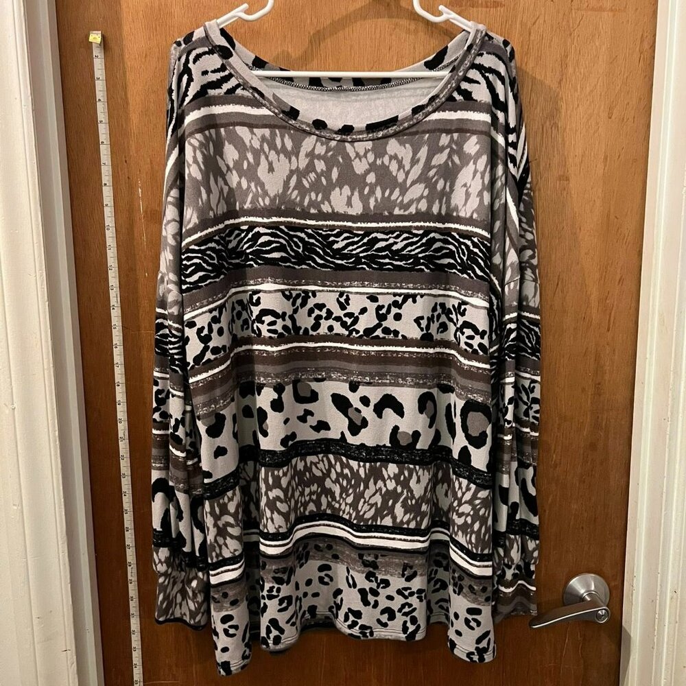 Size XXXL - Black and Gray Long Sleeve Knit Top